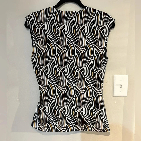 White House Black Market Surplice Shell Top Size Small EUC 3491 - Picture 3 of 5